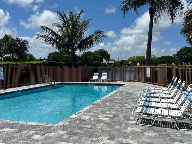 $3,200 | 17 Tara Lakes Drive East, Boynton Beach, FL 33436