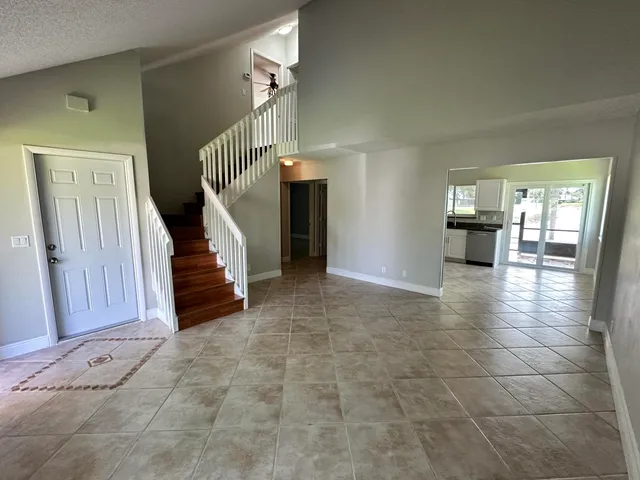 $3,200 | 17 Tara Lakes Drive East, Boynton Beach, FL 33436