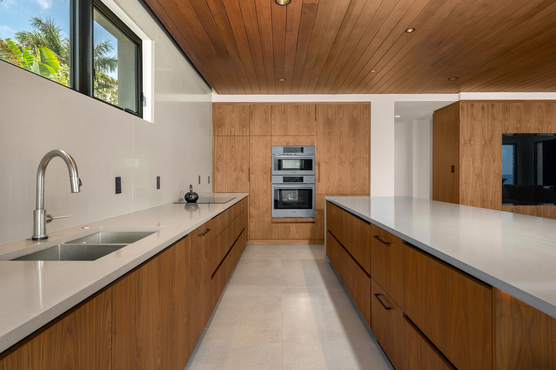 21 Stillwright Way Key Largo, FL 33037 - Photo 11 of 81 Sleek, Minimal Kitchen