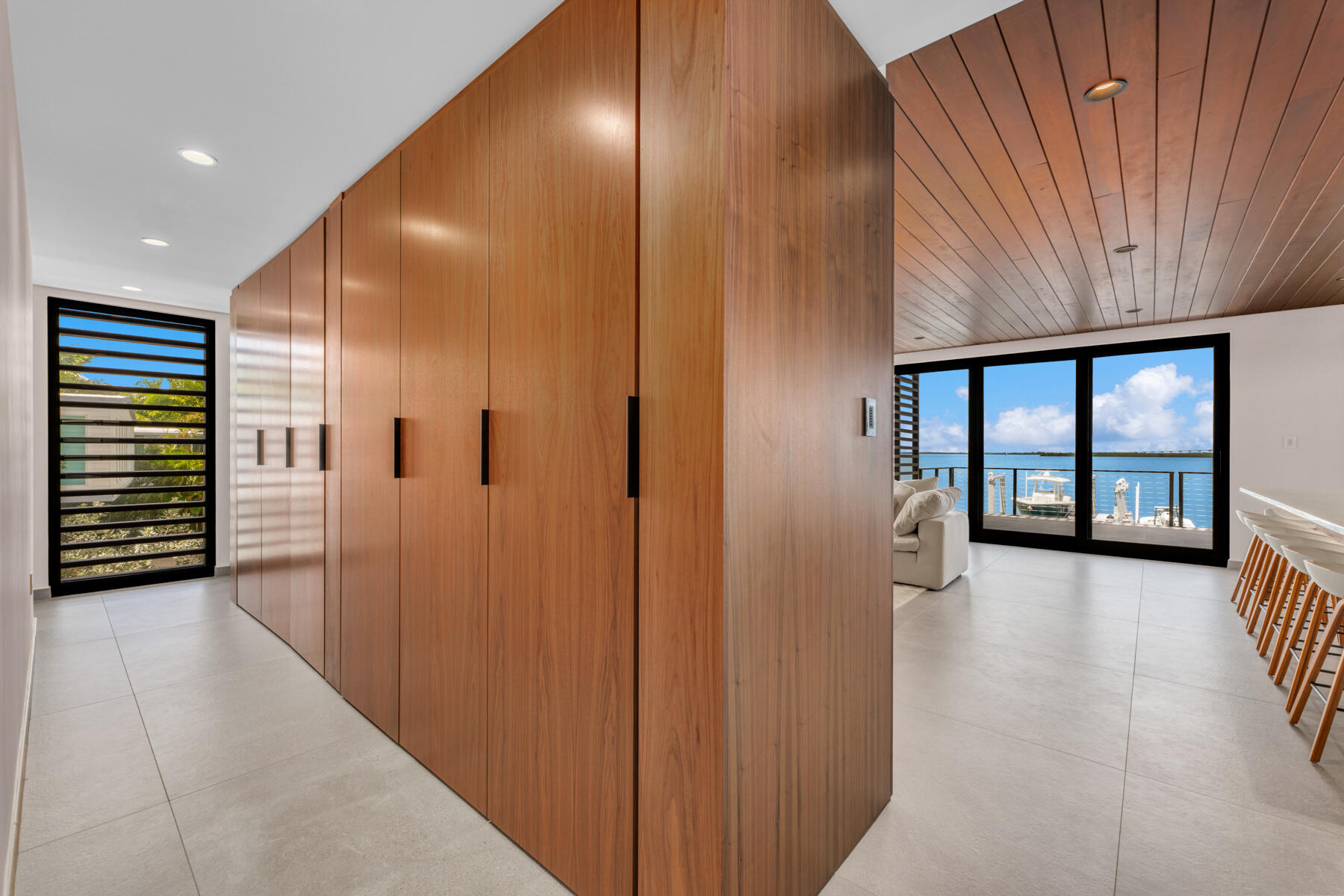 21 Stillwright Way Key Largo, FL 33037 - Photo 19 of 81 Solid Core Floating Wardrobe
