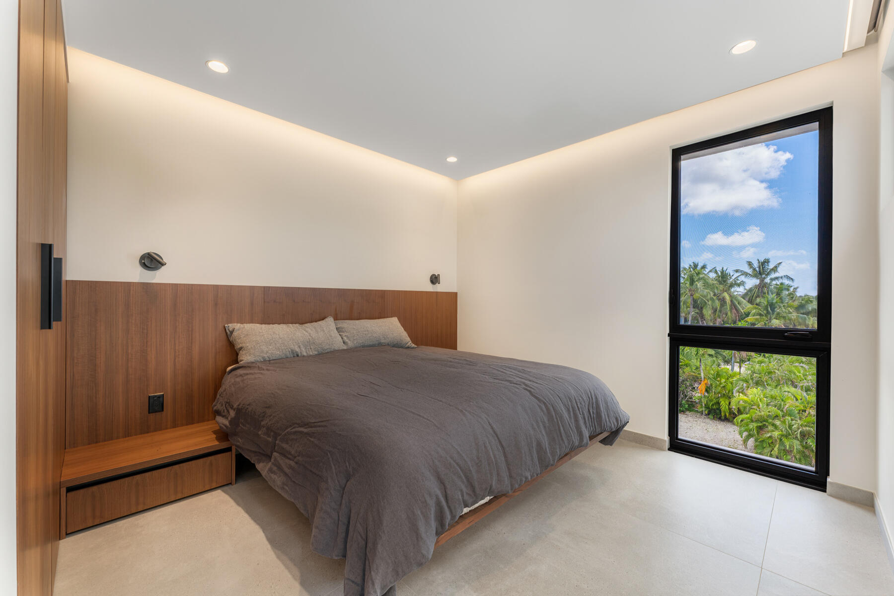 21 Stillwright Way Key Largo, FL 33037 - Photo 26 of 81 Lutron Roller Shading System