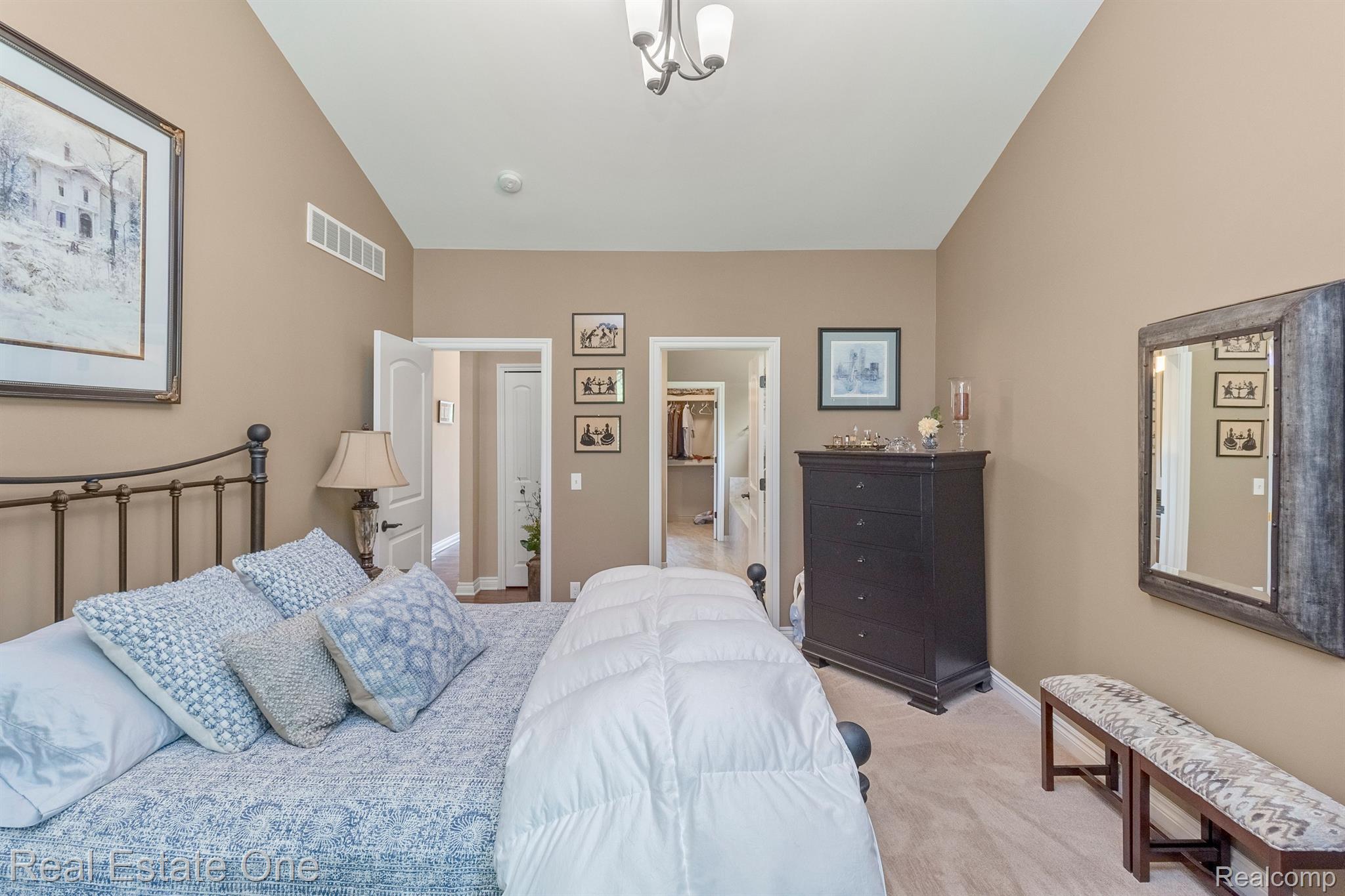 1075 Hampshire Court Rochester, MI 48307 - Photo 34 of 62 Gallery Image 34
