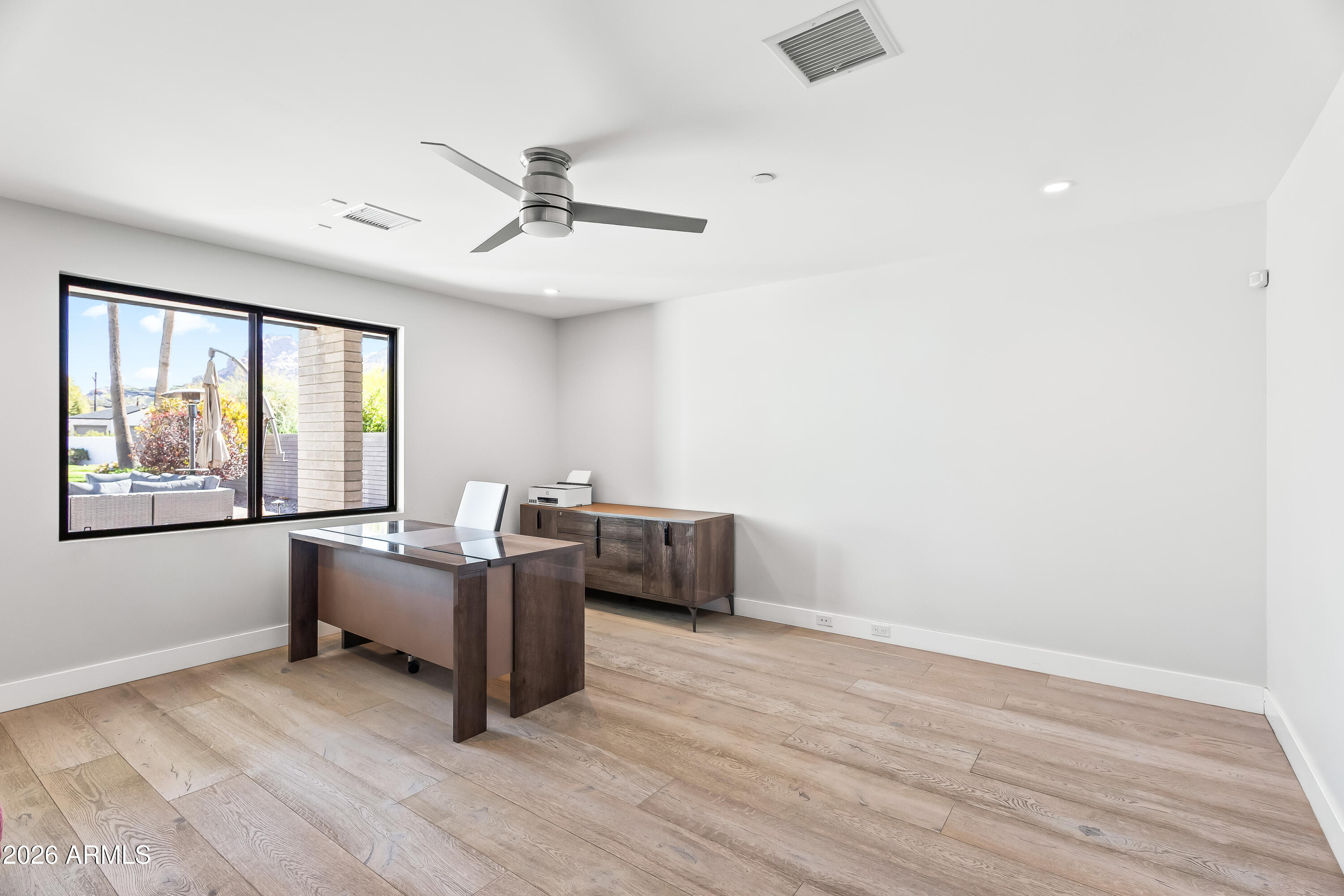 5430 North 41st Street Phoenix, AZ 85018 - Photo 26 of 38 a workspace with furniture and window