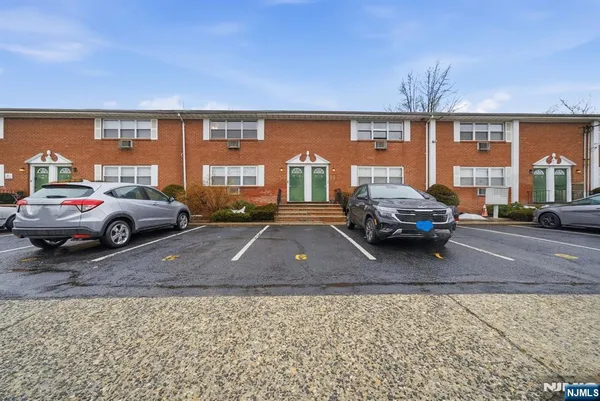$1,950 | 1 Dahnert Park Lane, Unit 6, Garfield, NJ 07026