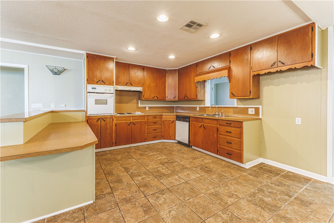 1312 West 3rd Street McGregor, TX 76657 - Photo 13 of 38