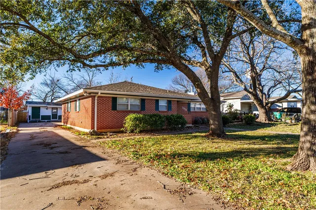 $299,000 | 1312 West 3rd Street, McGregor, TX 76657