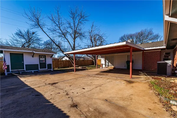 $299,000 | 1312 West 3rd Street, McGregor, TX 76657