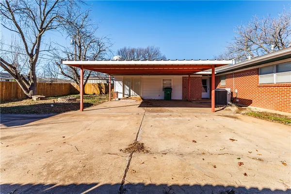 $299,000 | 1312 West 3rd Street, McGregor, TX 76657