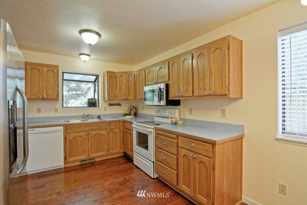 2131 164th Place Southeast Bothell, WA 98012 - Photo 8 of 19