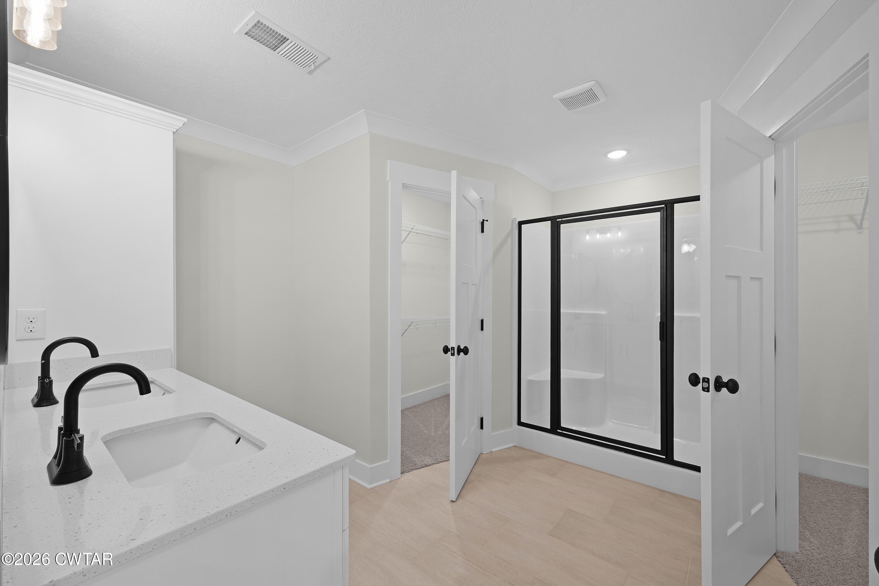 404 Fairway Boulevard Jackson, TN 38305 - Photo 11 of 16 a view of an entryway with a shower