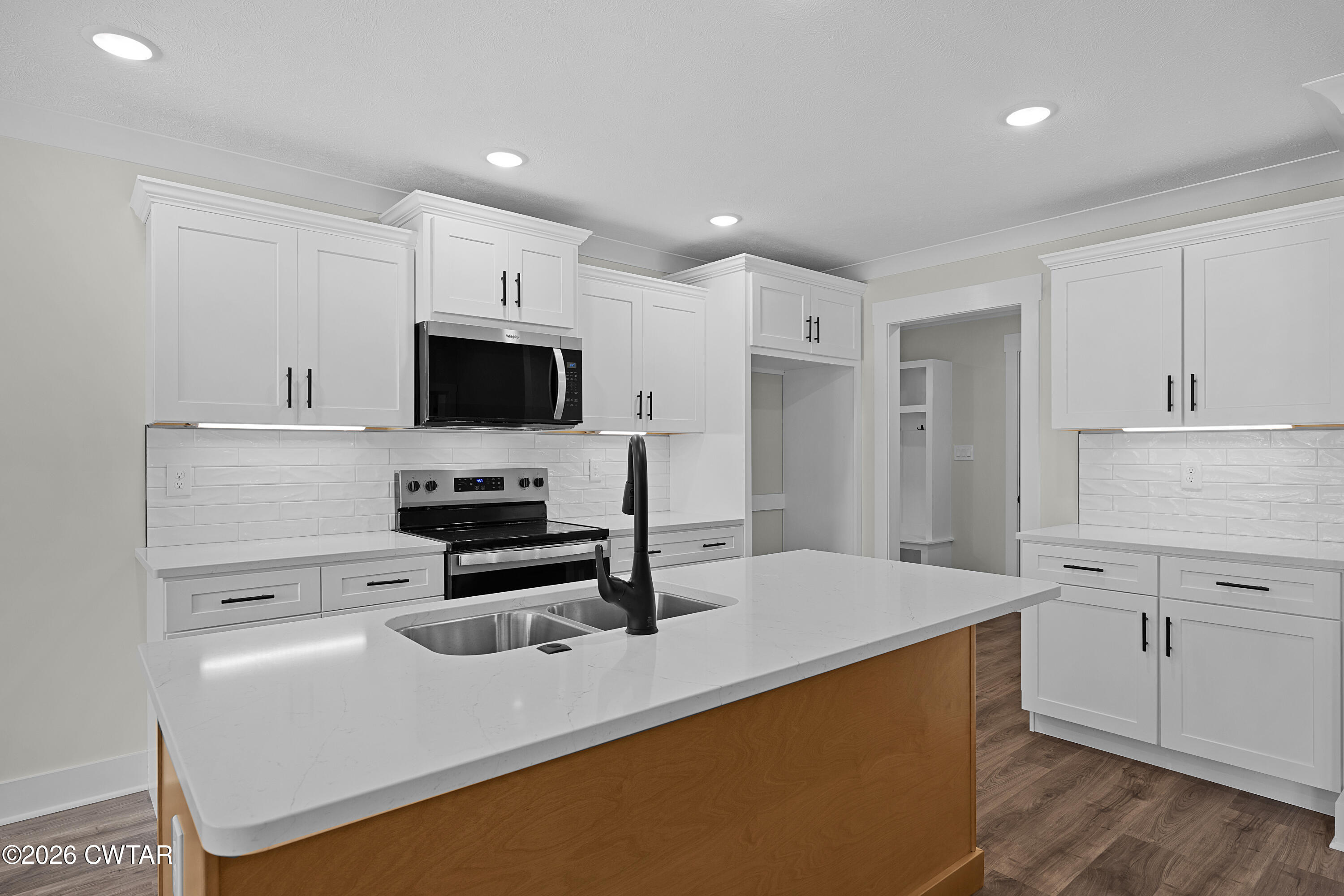 404 Fairway Boulevard Jackson, TN 38305 - Photo 6 of 16 a kitchen with stainless steel appliances a stove sink and microwave