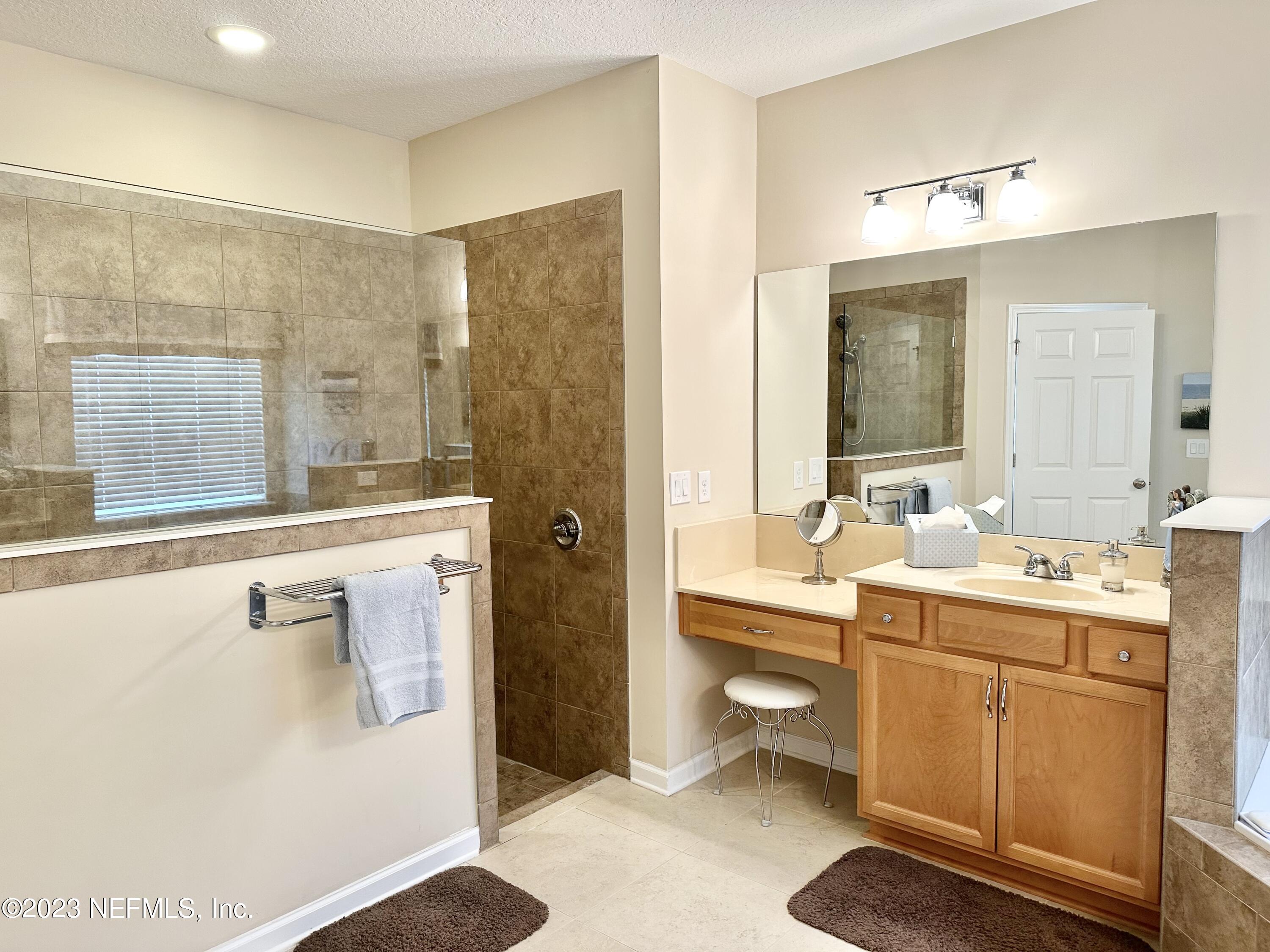 86808 Sloop Court Fernandina Beach, FL 32034 - Photo 11 of 25 Master Bathroom
