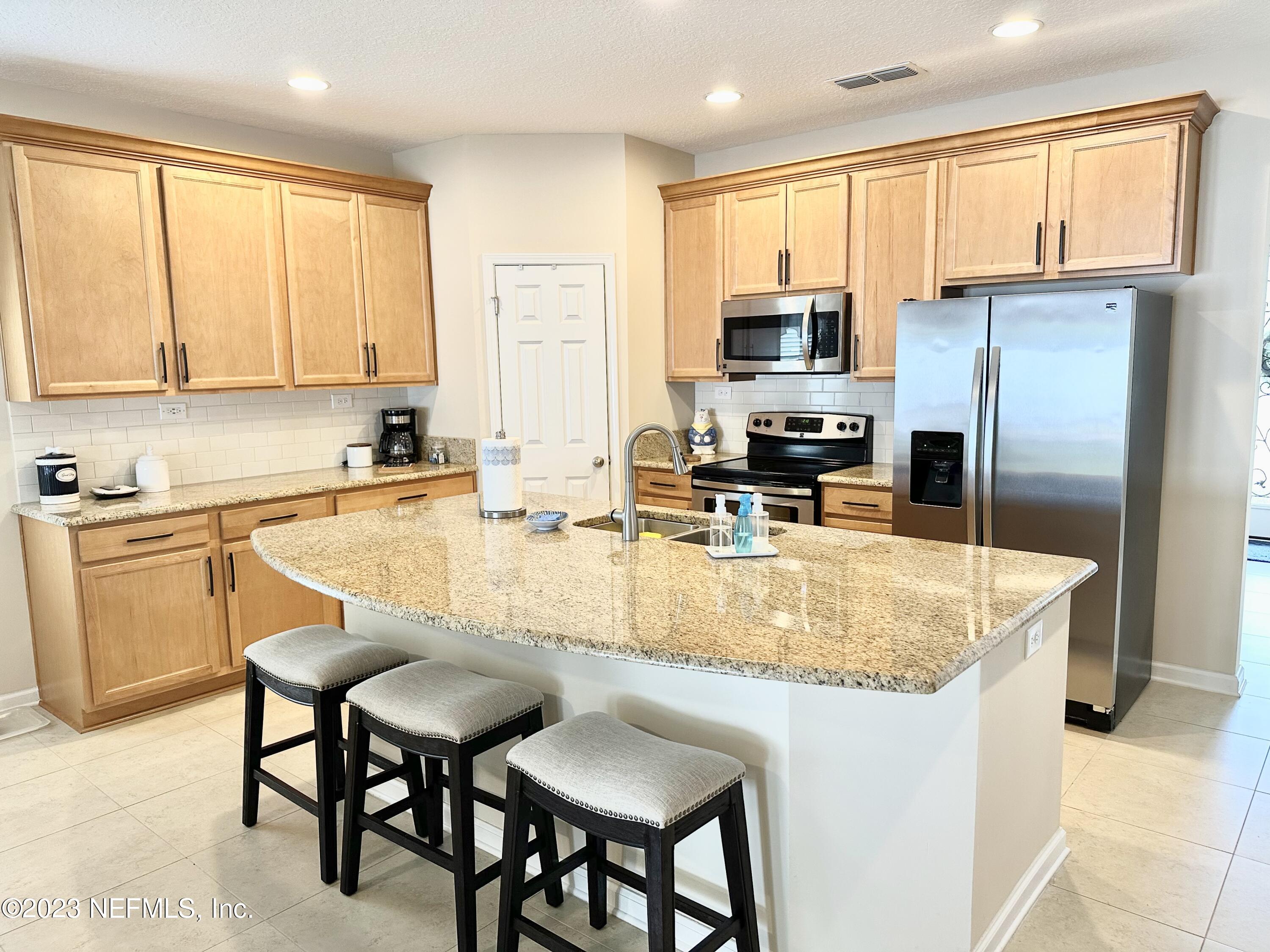 86808 Sloop Court Fernandina Beach, FL 32034 - Photo 6 of 25 Large Kitchen