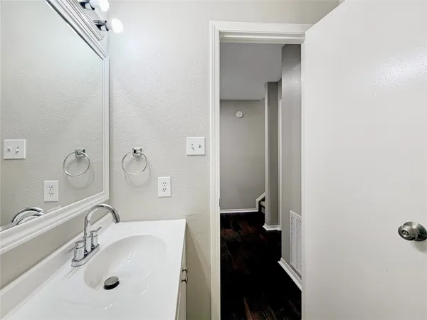 $1,900 | 3230 Sycamore Springs Drive, Houston, TX 77339