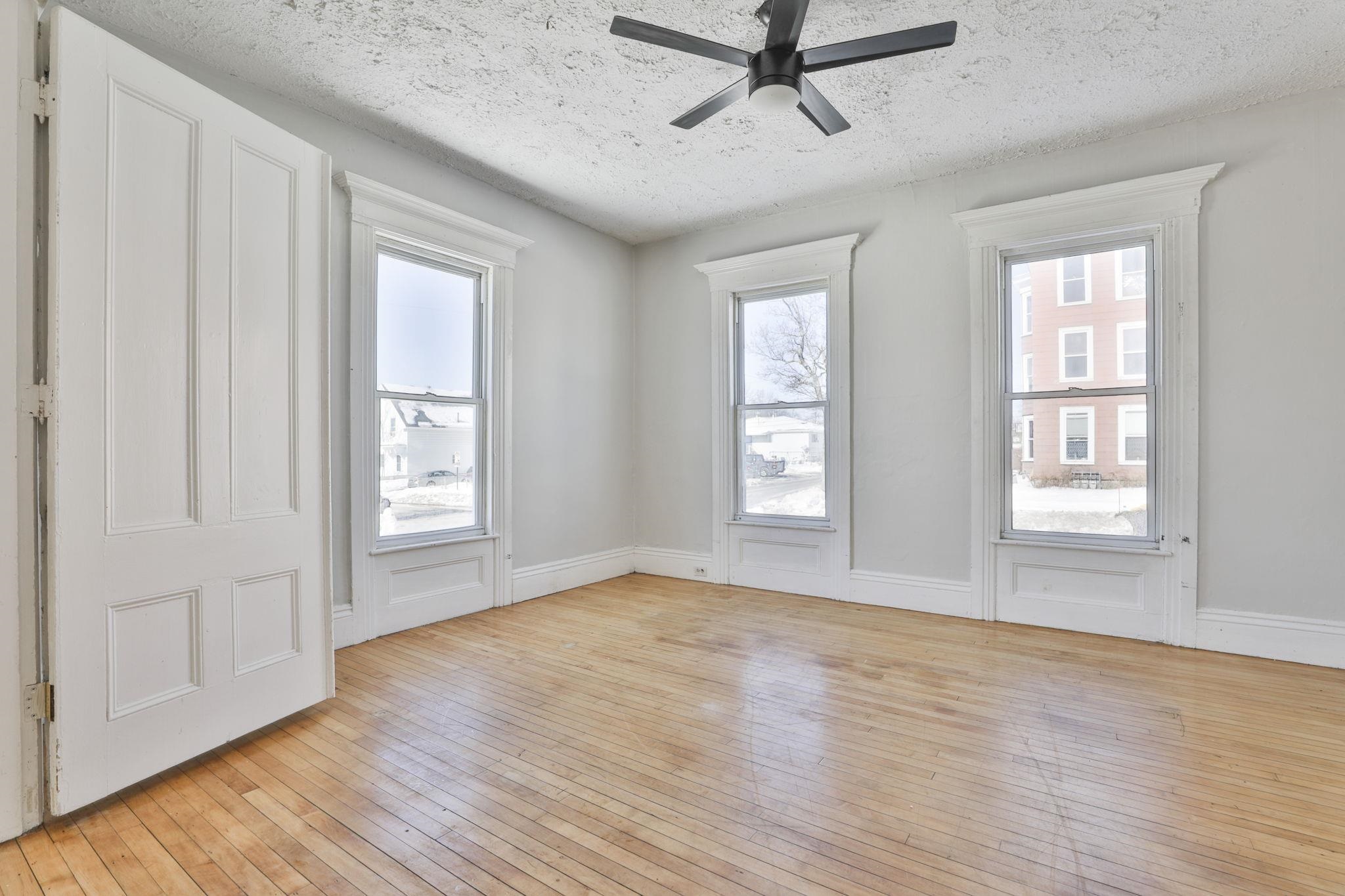 357 Central Street Manchester, NH 03103 - Photo 8 of 40 Gallery Image 8
