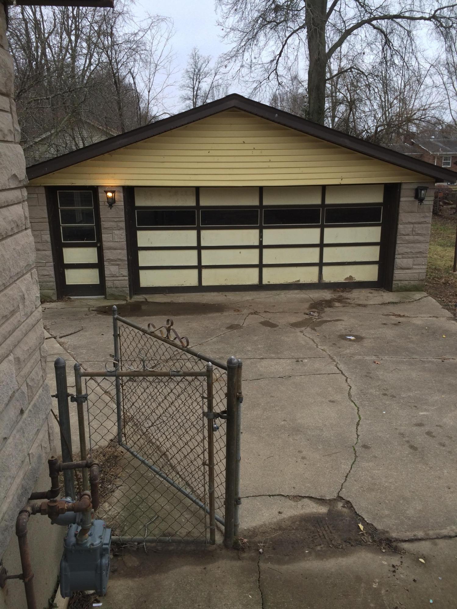 4710 Goepper Road Louisville, KY 40258 - Photo 2 of 14 Garage