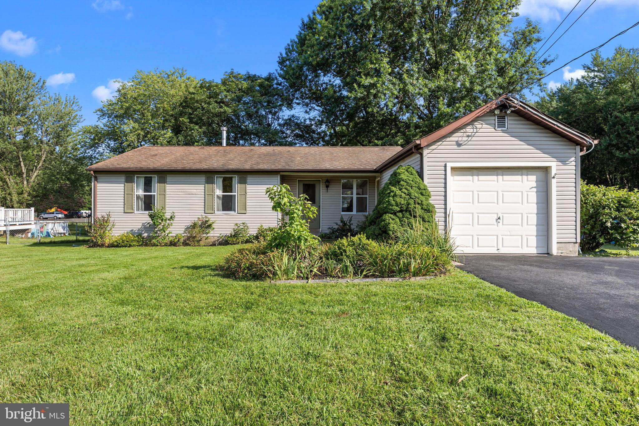 3729 Knights Road Bensalem, PA 19020 - Photo 2 of 32 One car garage and large driveway