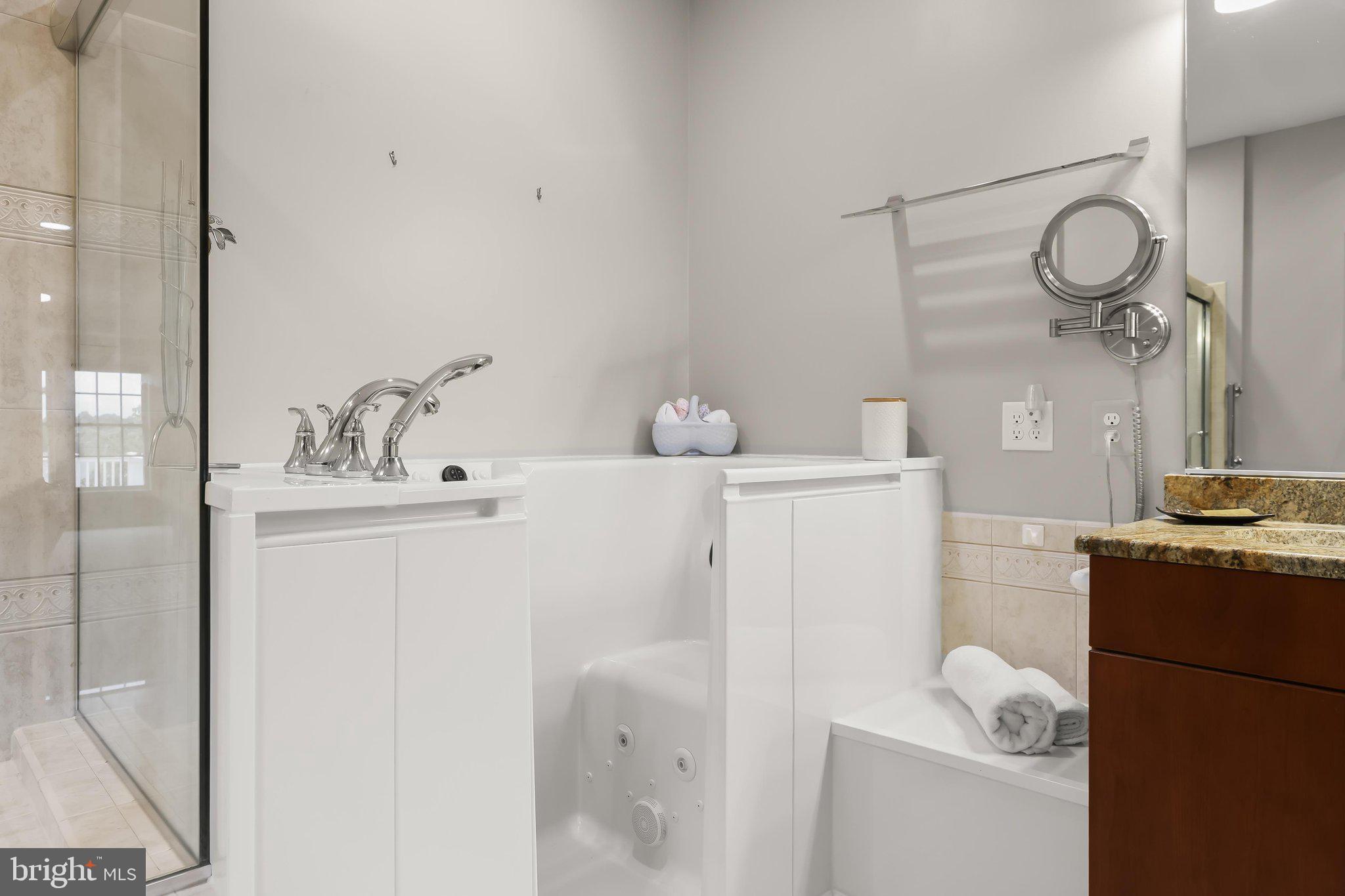 4415 Summer Grape Road, Unit 4415 Pikesville, MD 21208 - Photo 30 of 87 Primary En-suite Bathroom