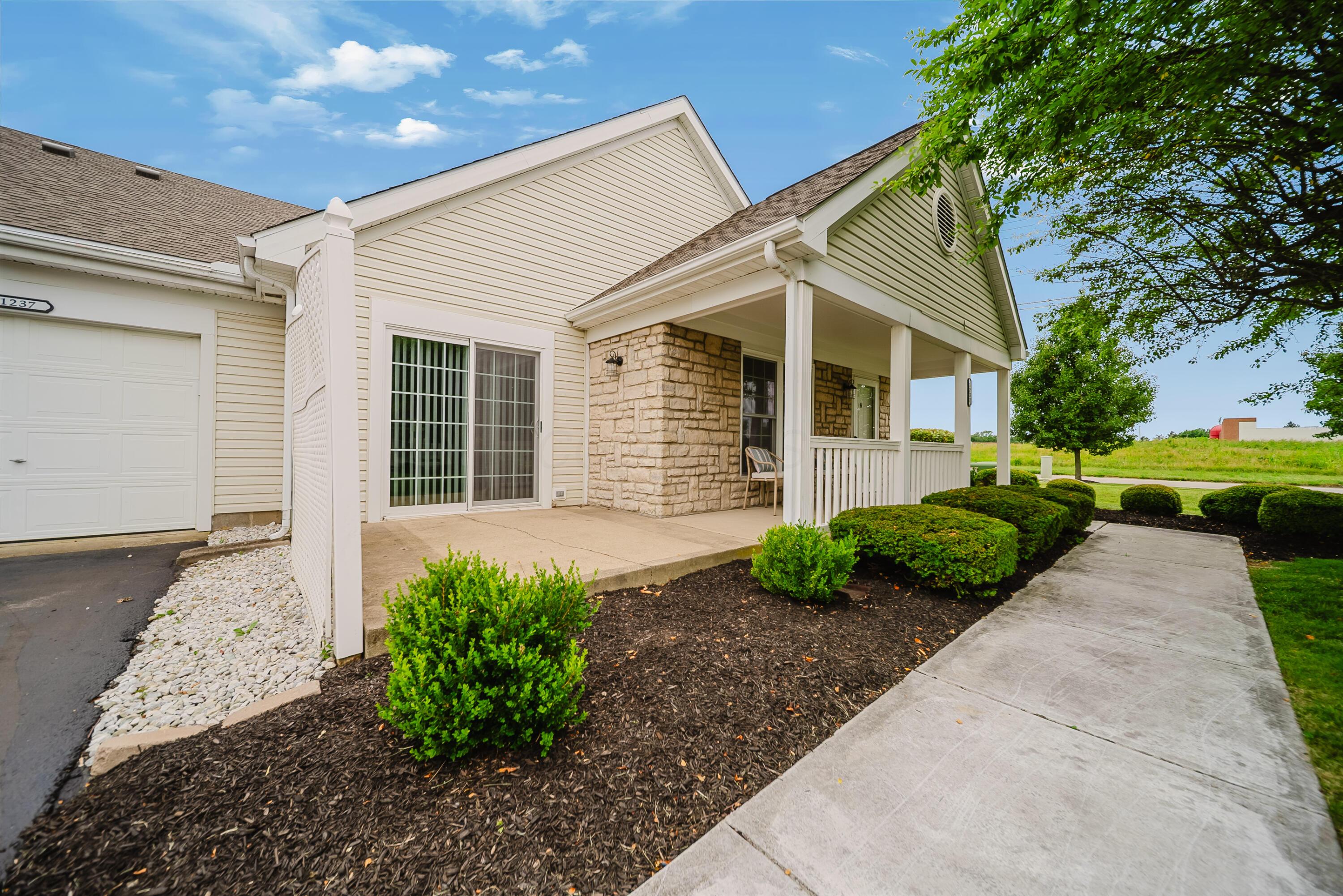 1237 Dunhurst Street Circleville, OH 43113 - Photo 4 of 39 Front