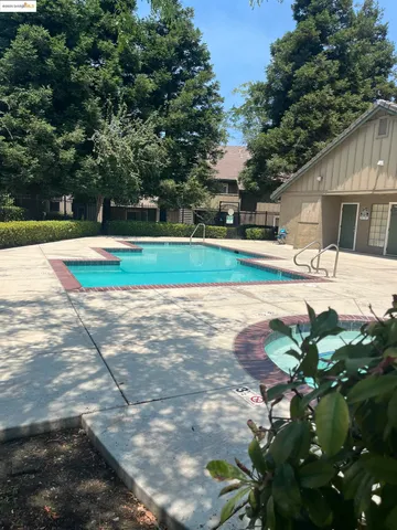 $2,200 | 2207 Lakeview Circle, Pittsburg, CA 94565