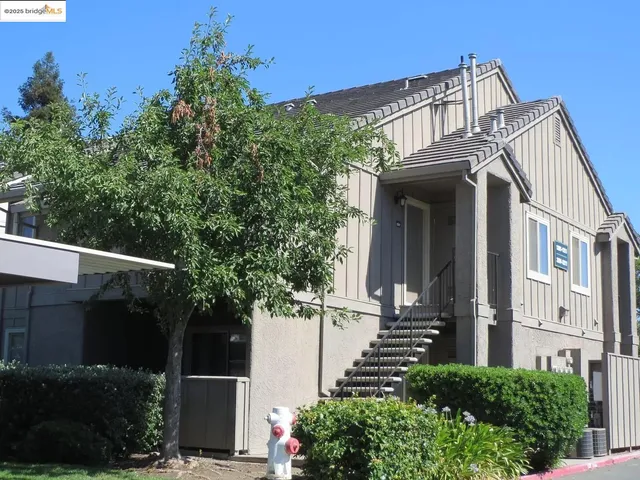 $2,200 | 2207 Lakeview Circle, Pittsburg, CA 94565