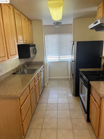 $2,200 | 2207 Lakeview Circle, Pittsburg, CA 94565