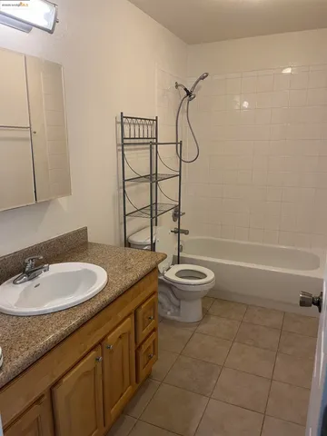 $2,200 | 2207 Lakeview Circle, Pittsburg, CA 94565
