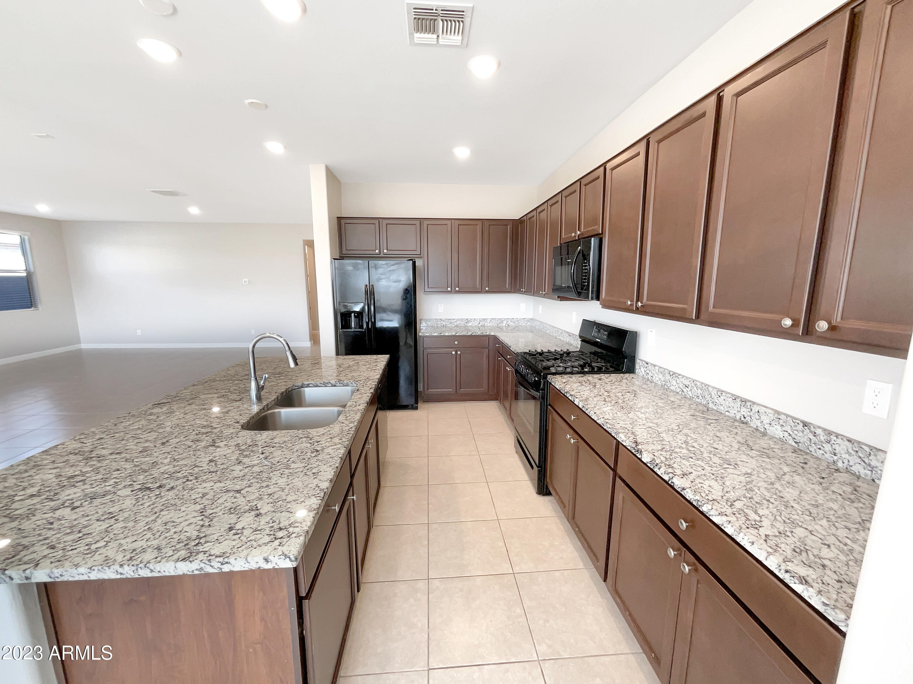 2815 West Carson Road Phoenix, AZ 85041 - Photo 14 of 49 listing_13