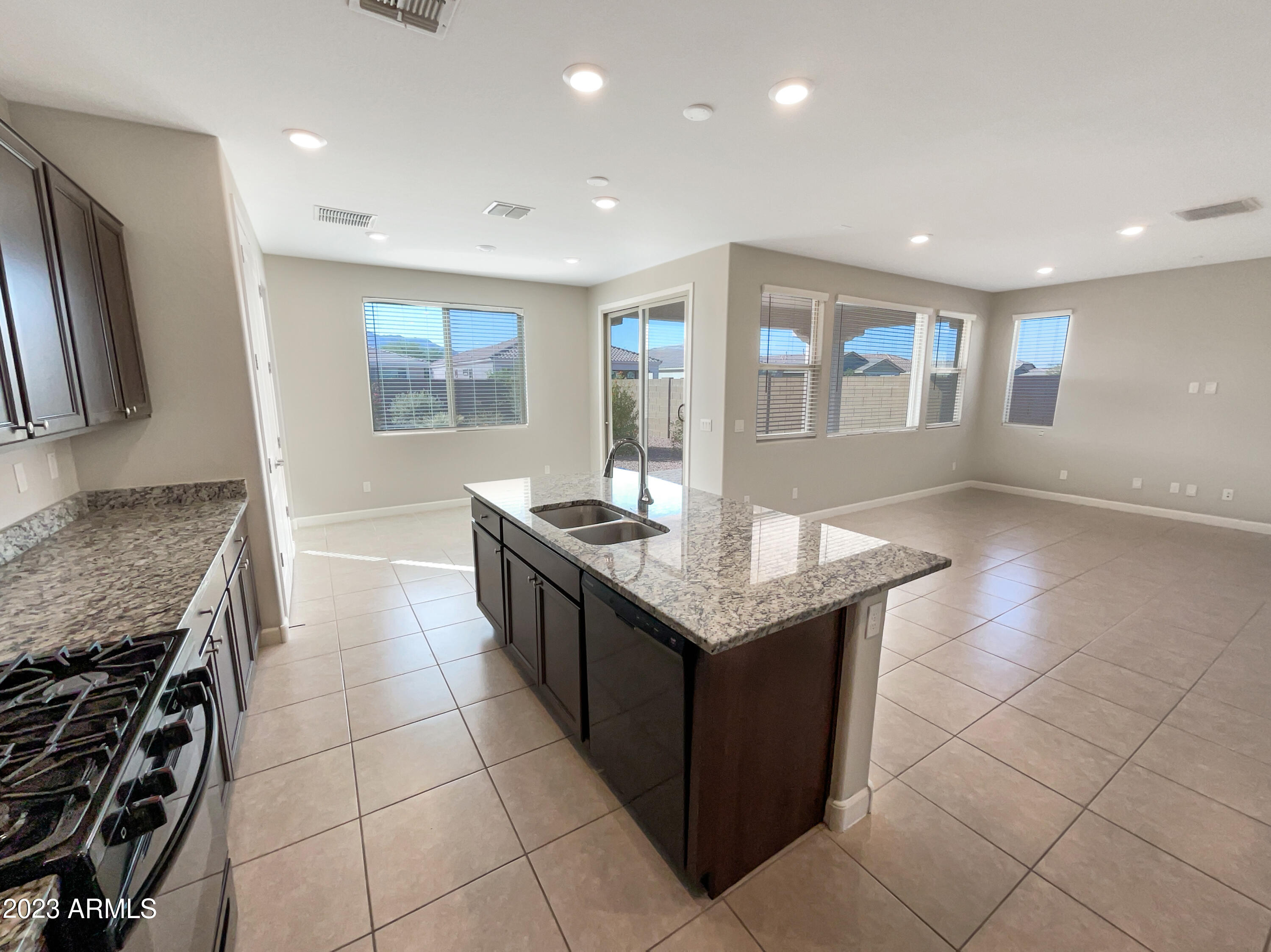 2815 West Carson Road Phoenix, AZ 85041 - Photo 16 of 49 listing_15