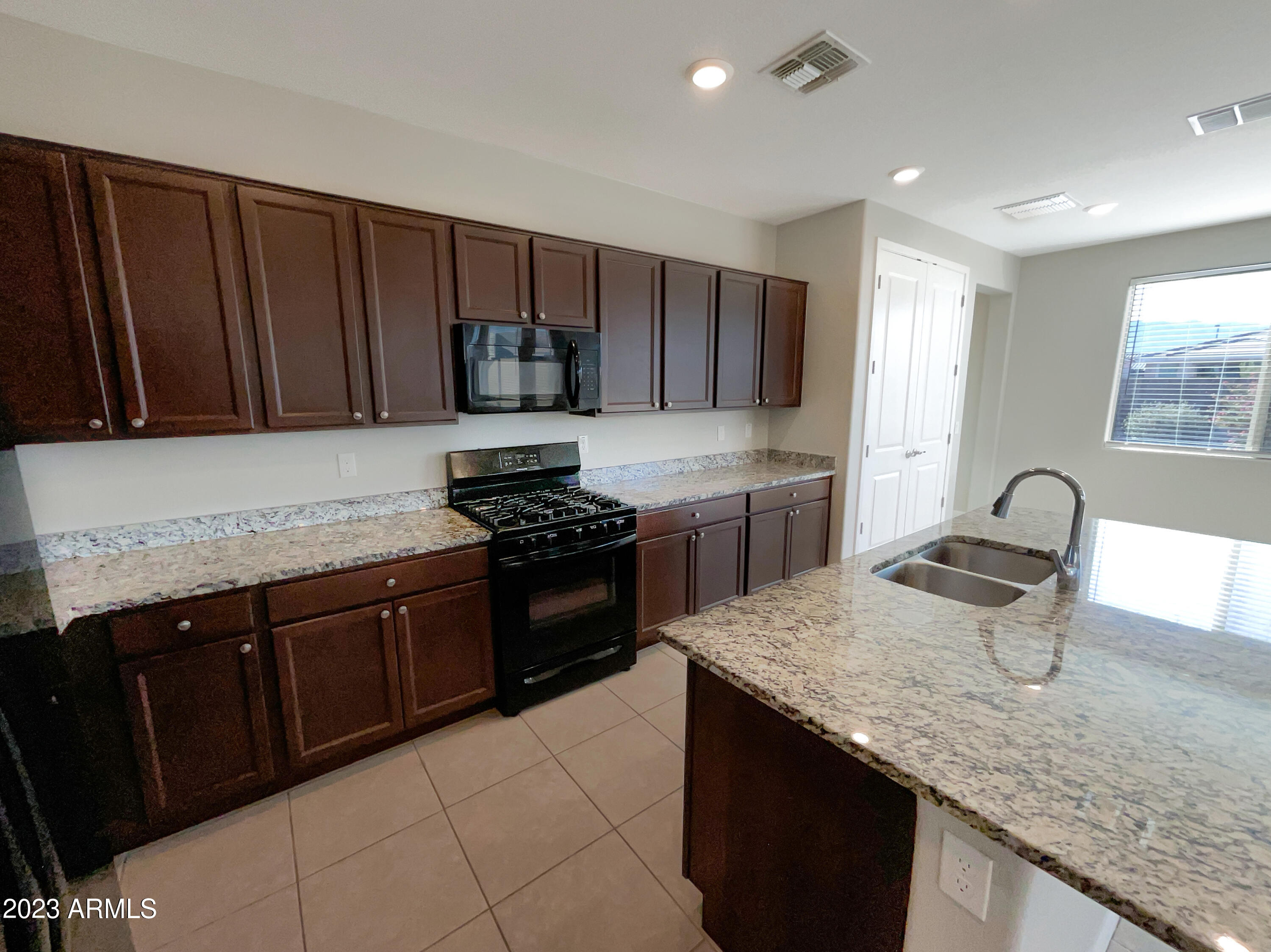 2815 West Carson Road Phoenix, AZ 85041 - Photo 17 of 49 listing_16