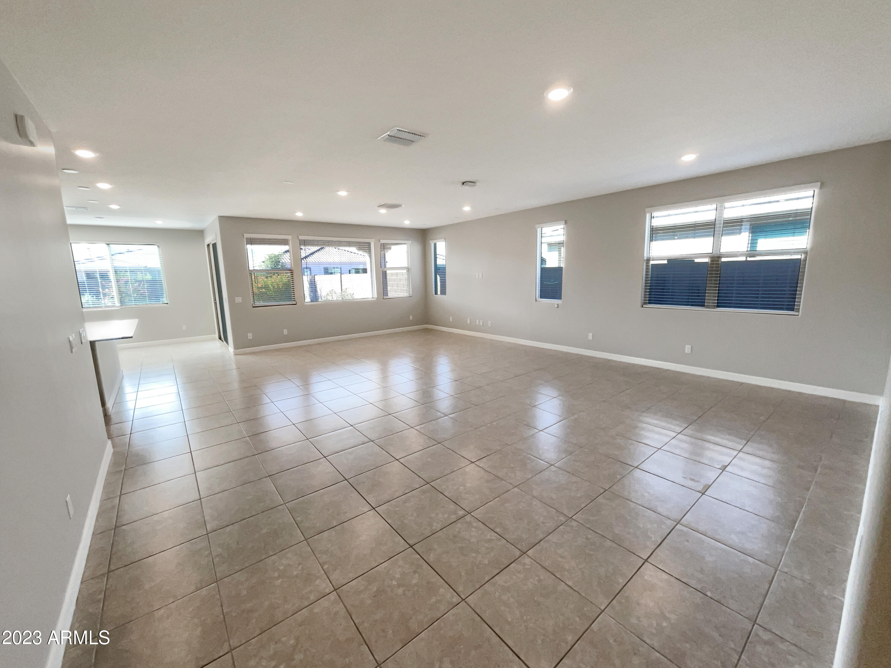 2815 West Carson Road Phoenix, AZ 85041 - Photo 7 of 49 listing_6