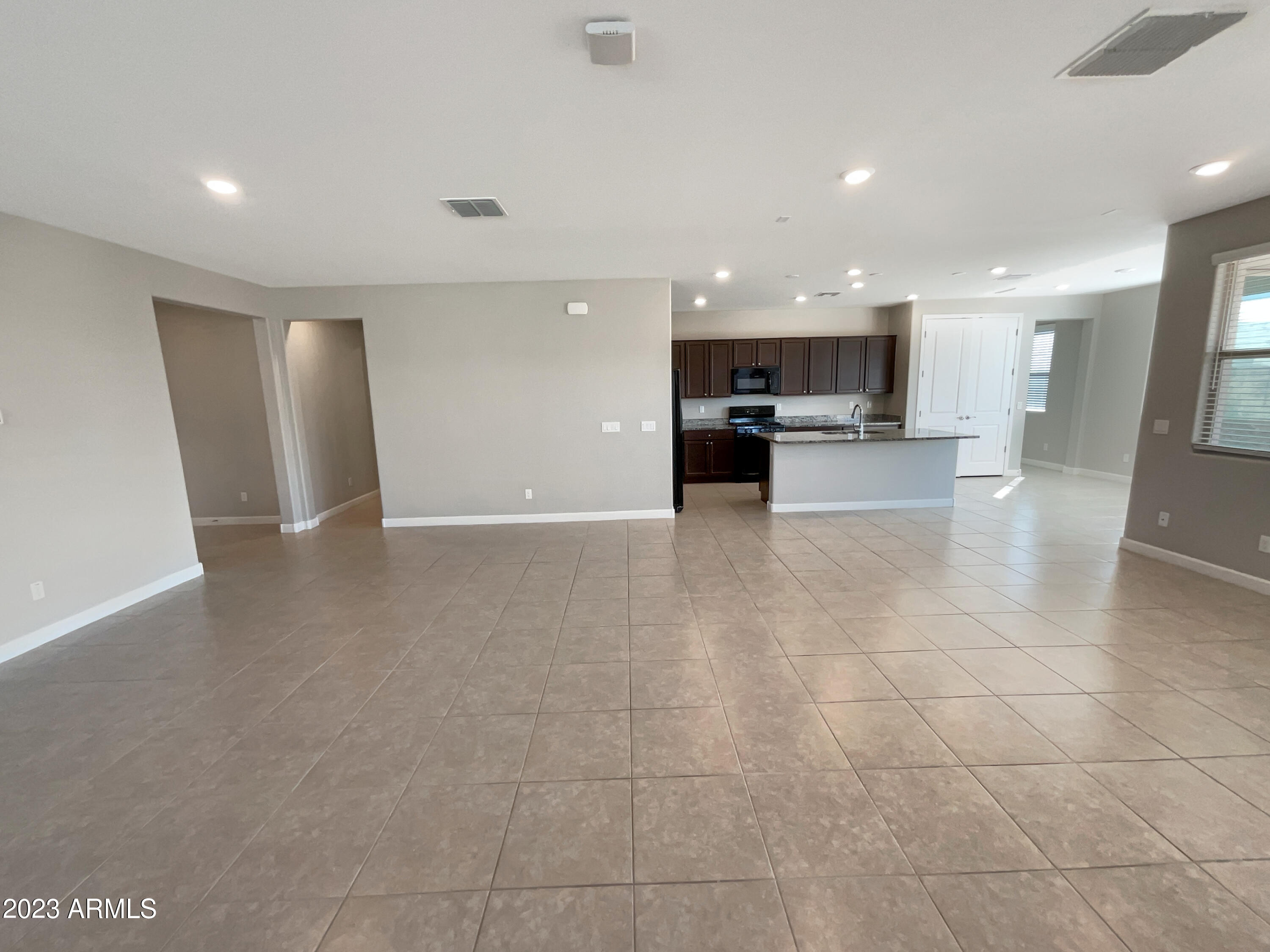 2815 West Carson Road Phoenix, AZ 85041 - Photo 8 of 49 listing_7