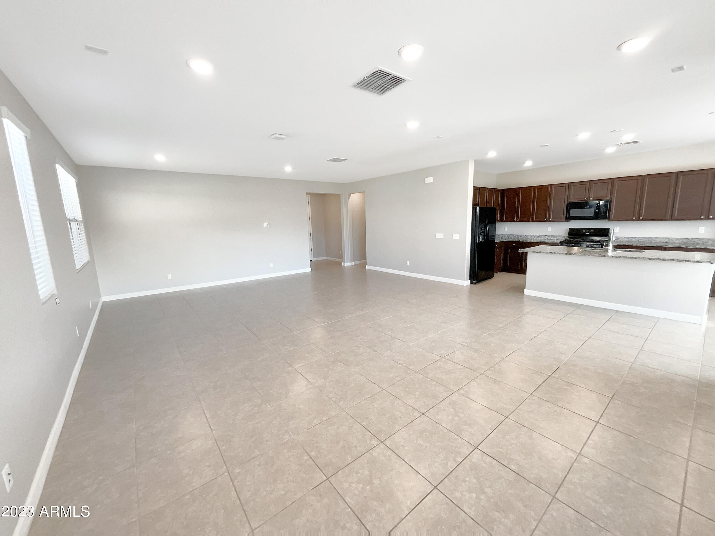 2815 West Carson Road Phoenix, AZ 85041 - Photo 9 of 49 listing_8