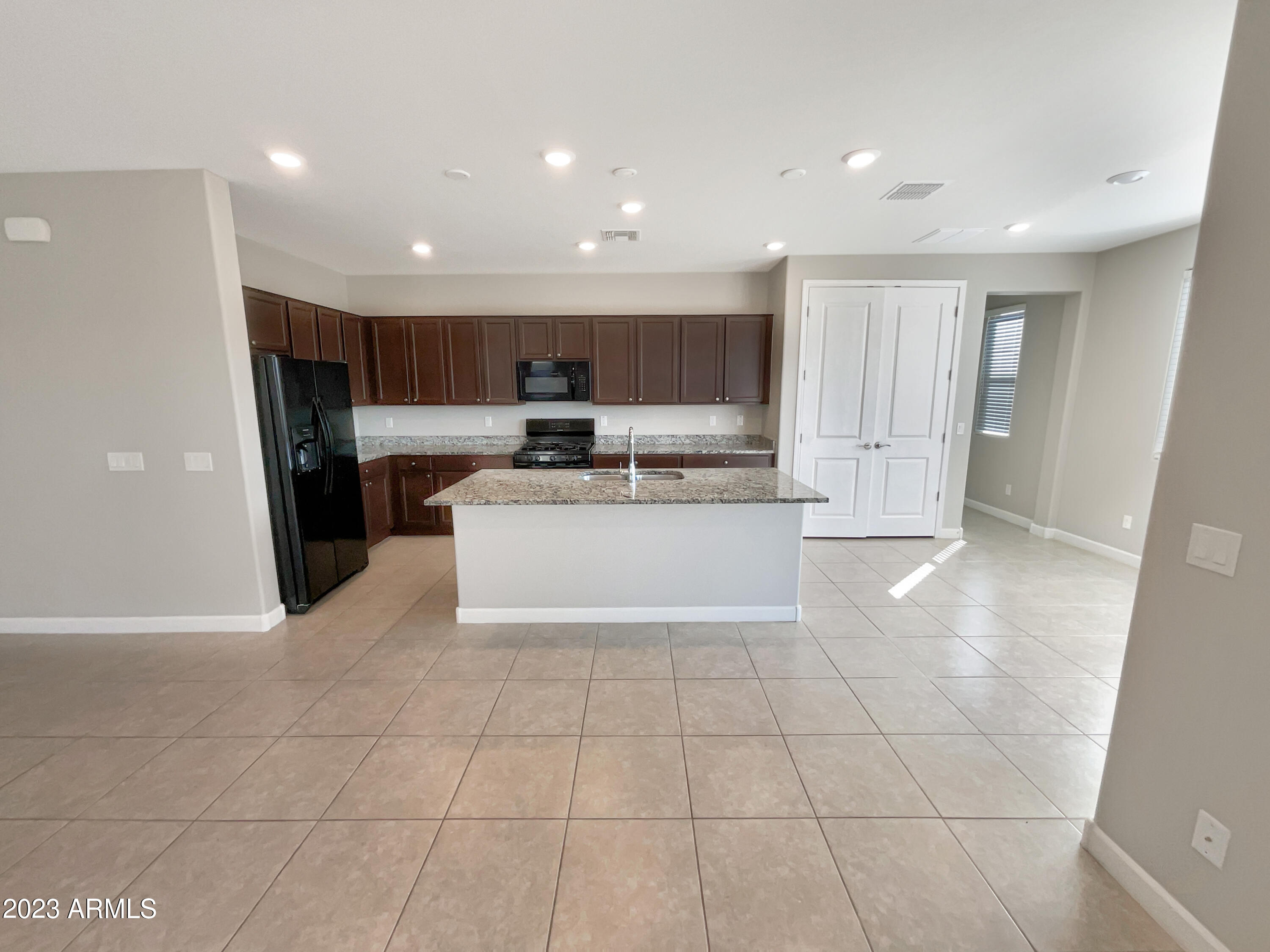 2815 West Carson Road Phoenix, AZ 85041 - Photo 10 of 49 listing_9