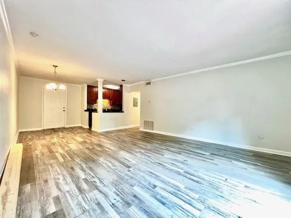 $1,690 | 5095 Roswell Road, Unit 302, Atlanta, GA 30342