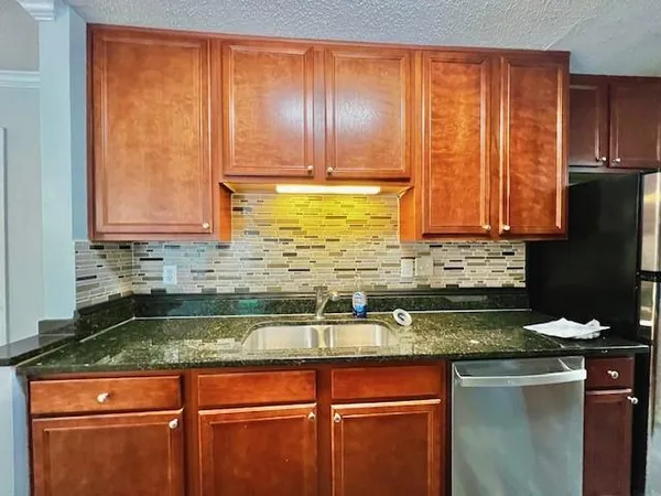 $1,690 | 5095 Roswell Road, Unit 302, Atlanta, GA 30342