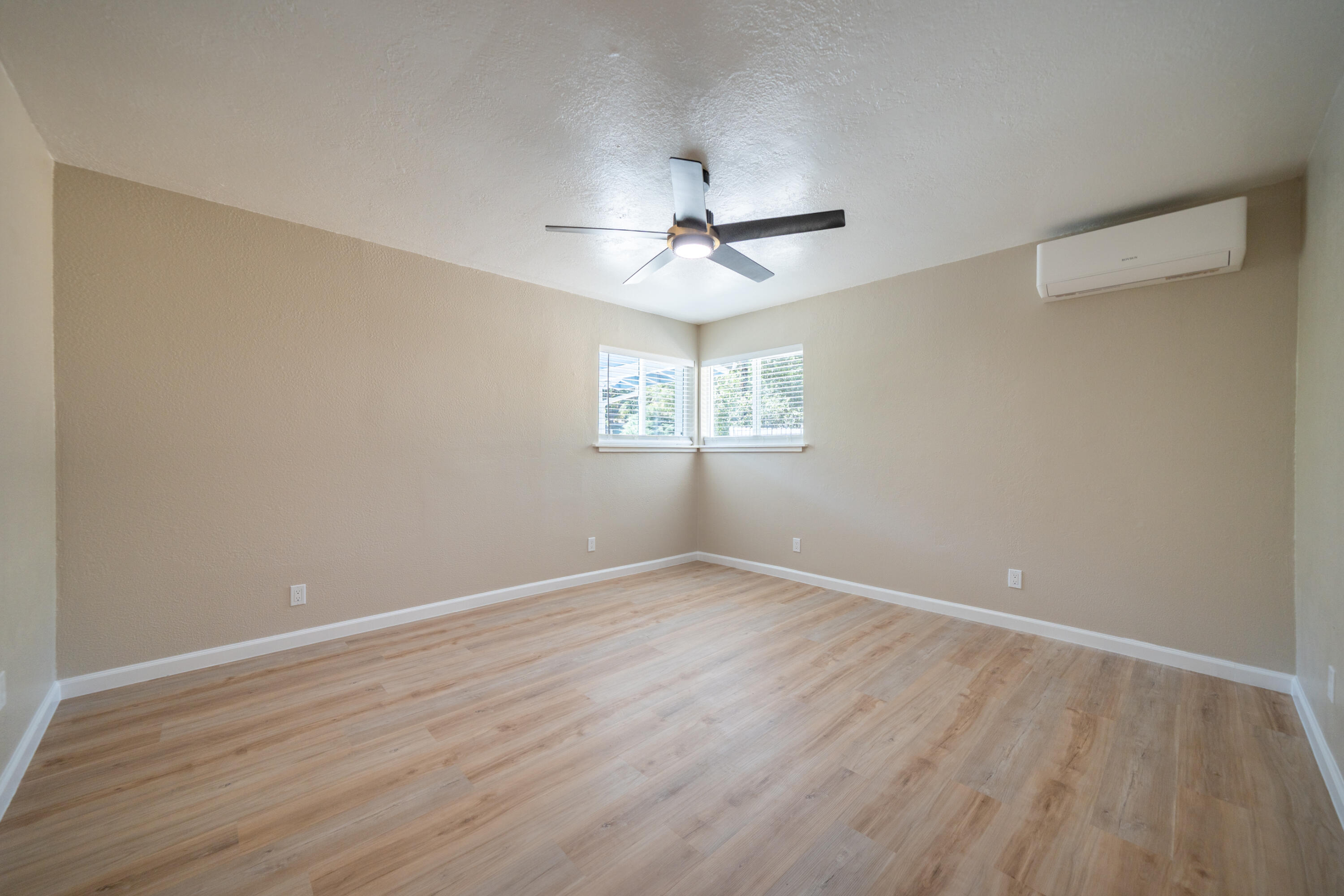 4725 Cedars Road Redding, CA 96001 - Photo 9 of 33 Bedroom 1