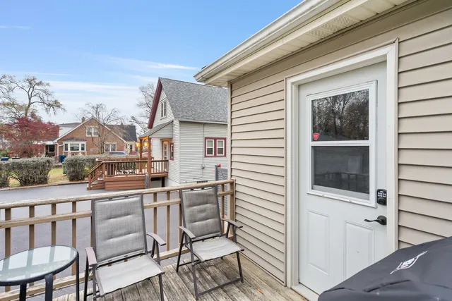 $365,000 | 9546 South Spaulding Avenue, Evergreen Park, IL 60805