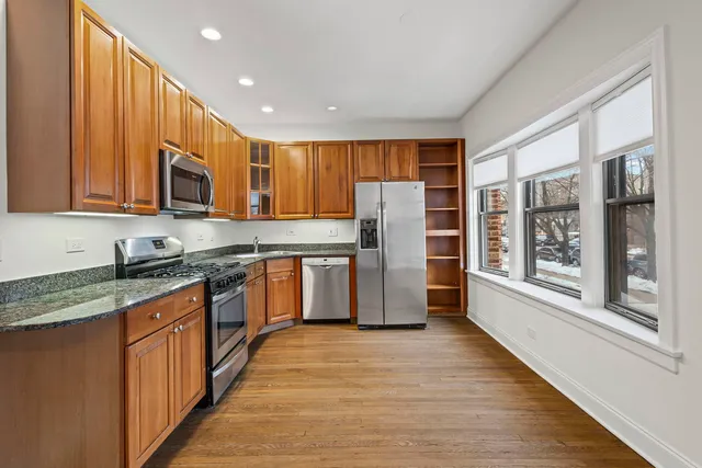 $390,000 | 4021 North Southport Avenue, Unit 1, Chicago, IL 60613