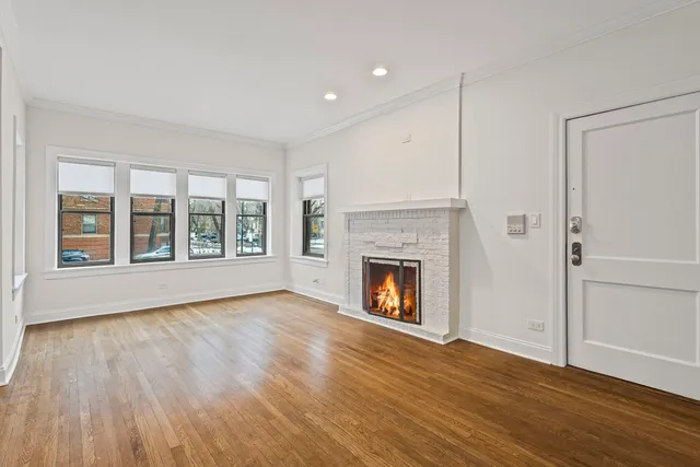 $390,000 | 4021 North Southport Avenue, Unit 1, Chicago, IL 60613