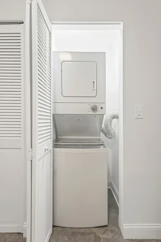 $390,000 | 4021 North Southport Avenue, Unit 1, Chicago, IL 60613