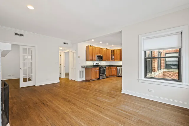 $390,000 | 4021 North Southport Avenue, Unit 1, Chicago, IL 60613