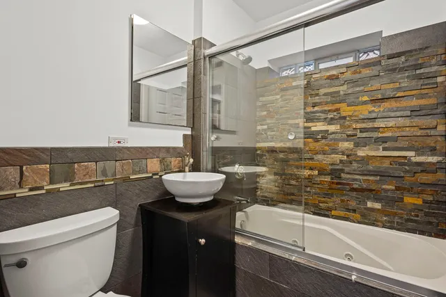 $390,000 | 4021 North Southport Avenue, Unit 1, Chicago, IL 60613