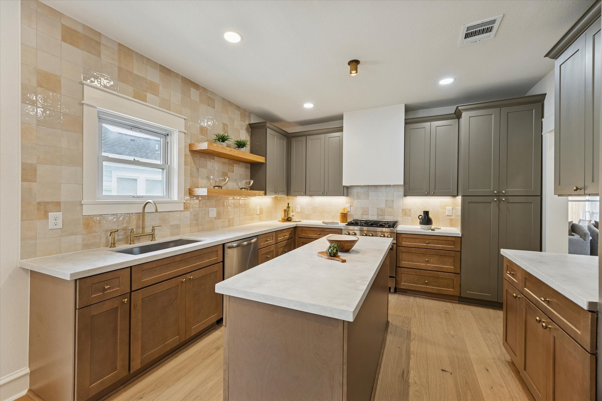 1111 Fugate Street Houston, TX 77009 - Photo 2 of 35