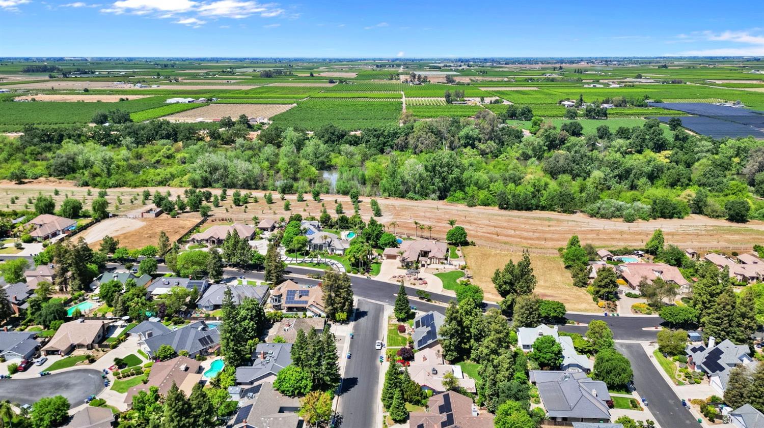 133 South Reed Avenue Reedley, CA 93654 - Photo 41 of 42 a view of a city