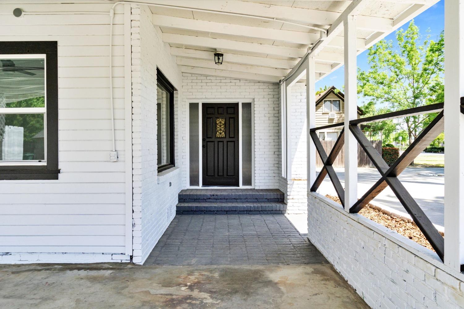 133 South Reed Avenue Reedley, CA 93654 - Photo 5 of 42 a view of entrance
