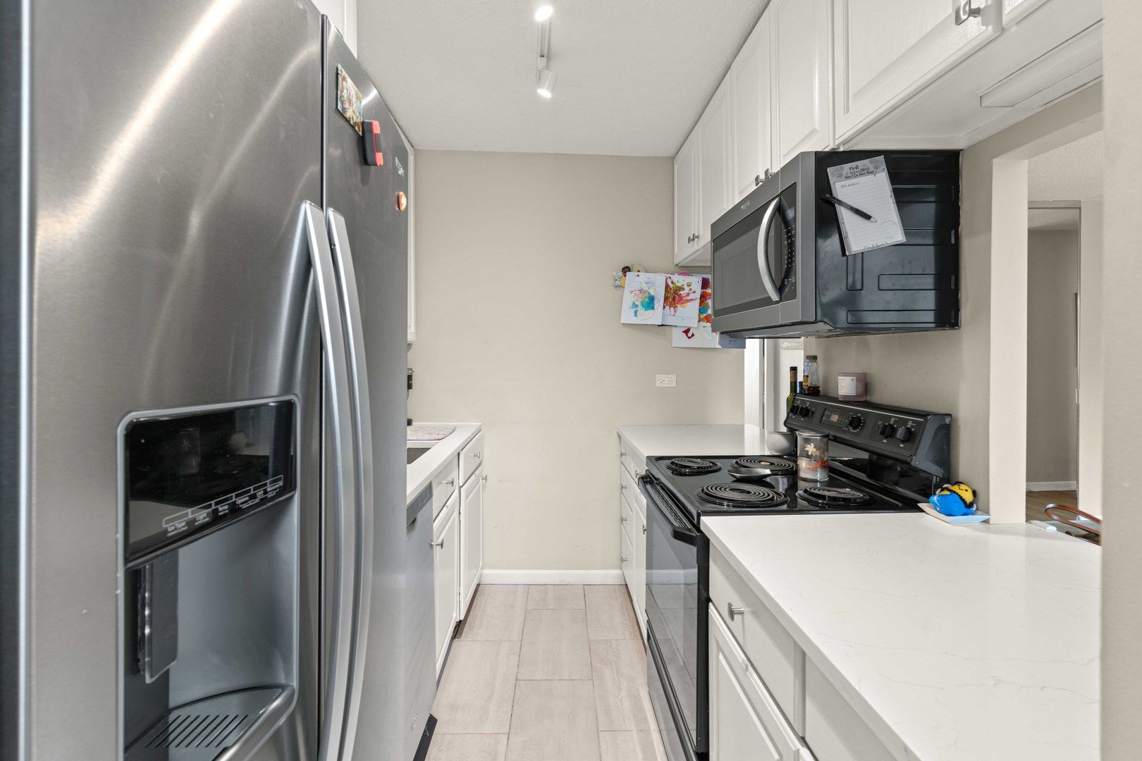 3110 North Sheridan Road, Unit 1205 Chicago, IL 60657 - Photo 5 of 21 a kitchen with a refrigerator and a stove