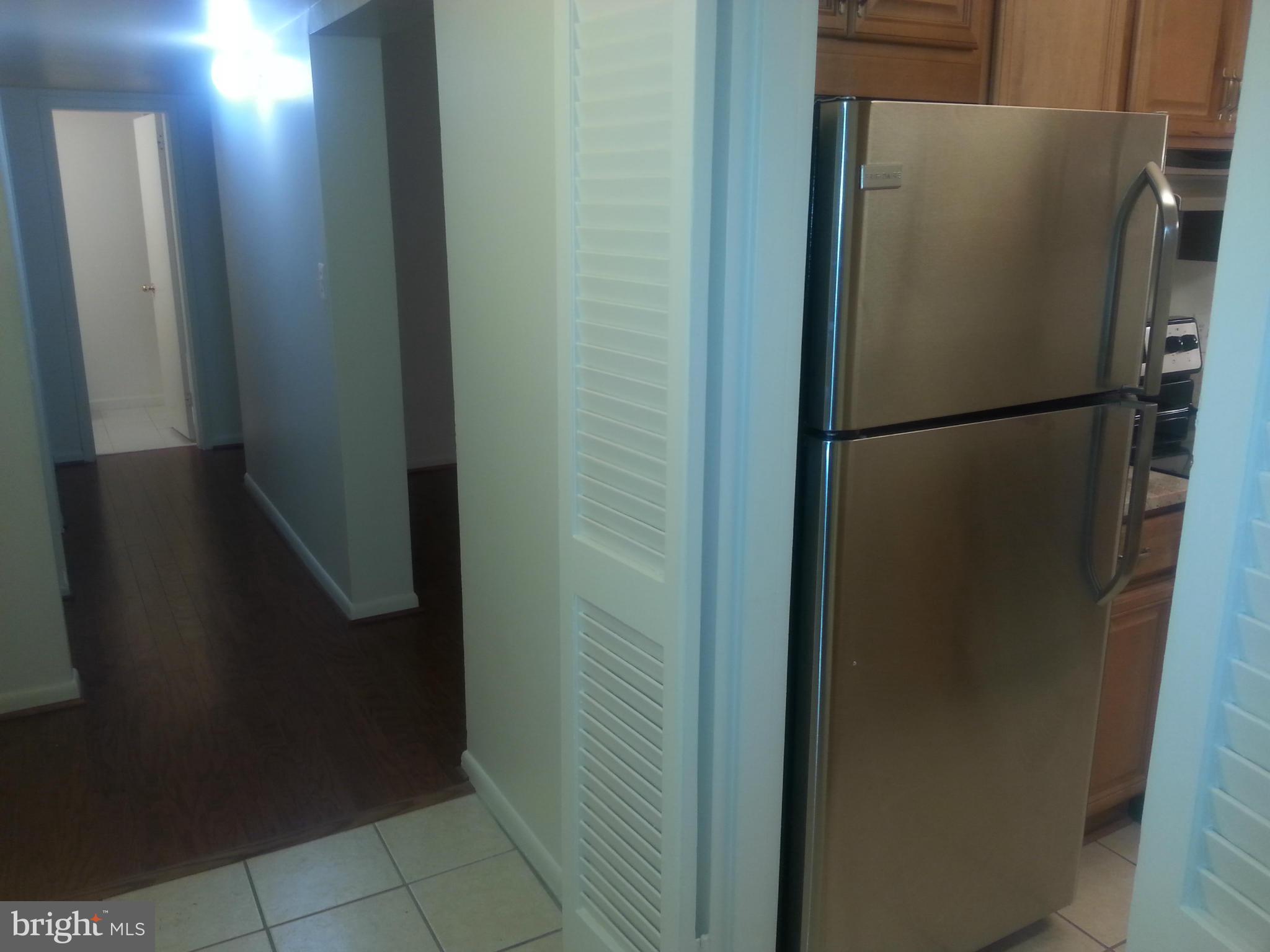 2202 Castle Rock Square, Unit 11C Reston, VA 20191 - Photo 2 of 23 Kitchen