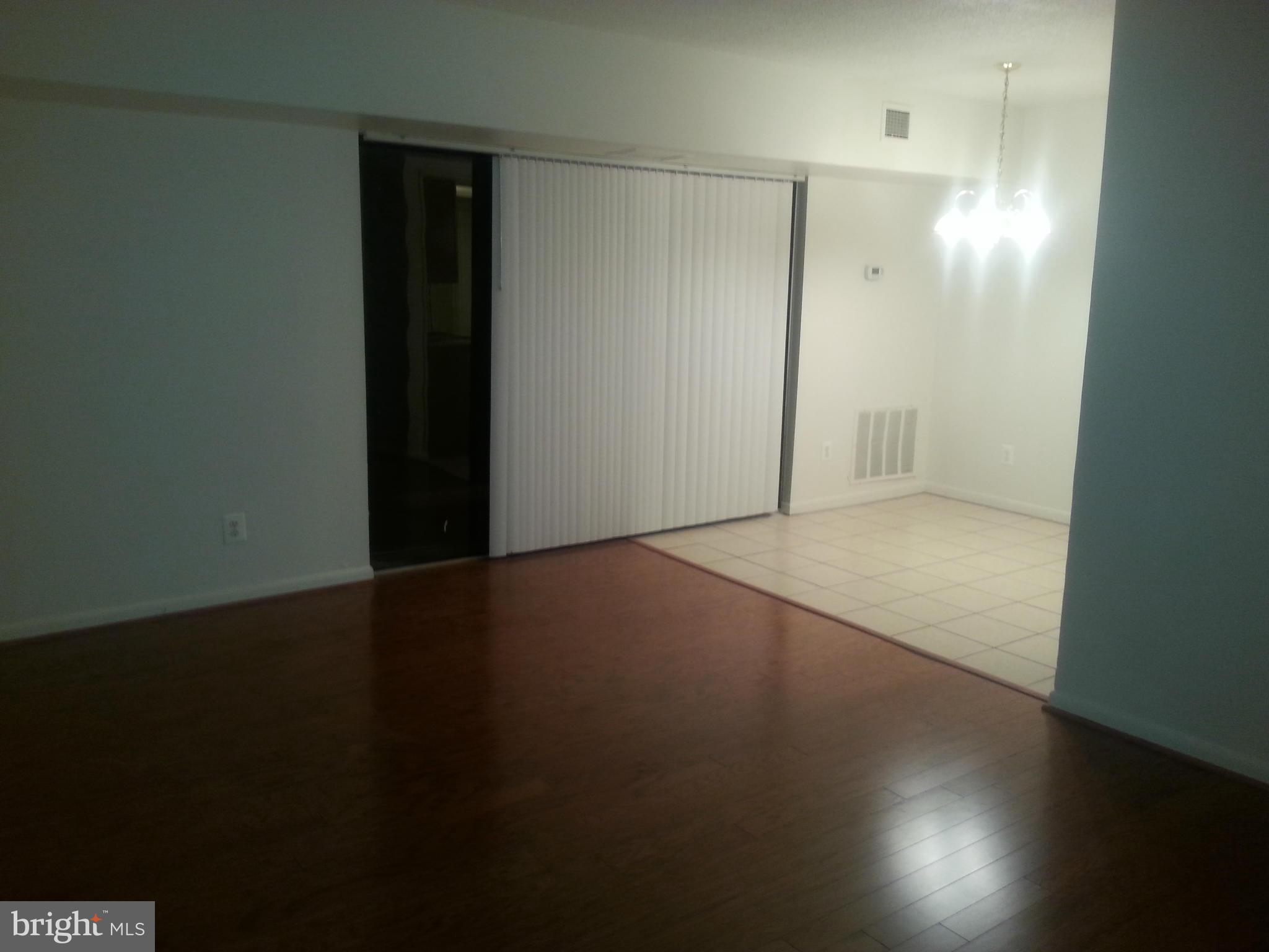 2202 Castle Rock Square, Unit 11C Reston, VA 20191 - Photo 11 of 23 Living Room
