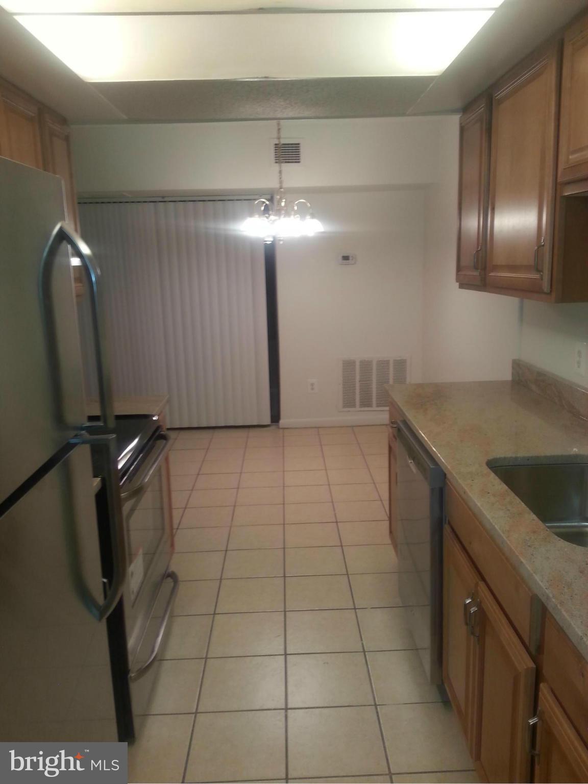 2202 Castle Rock Square, Unit 11C Reston, VA 20191 - Photo 4 of 23 Kitchen